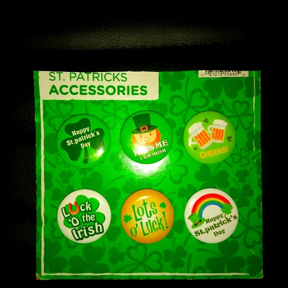 Other - NWOT 6 Pack of St. Patrick's Day Button Accessories